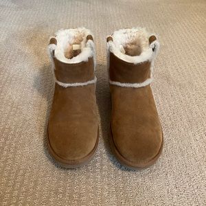 Chesnut Ugg Minis - Women’s 9